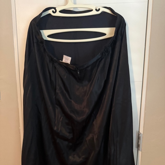 PLUS SIZE Evening Blouse (Black, 3X) and Long Skirt (Black, 22/24) - Picture 6 of 6